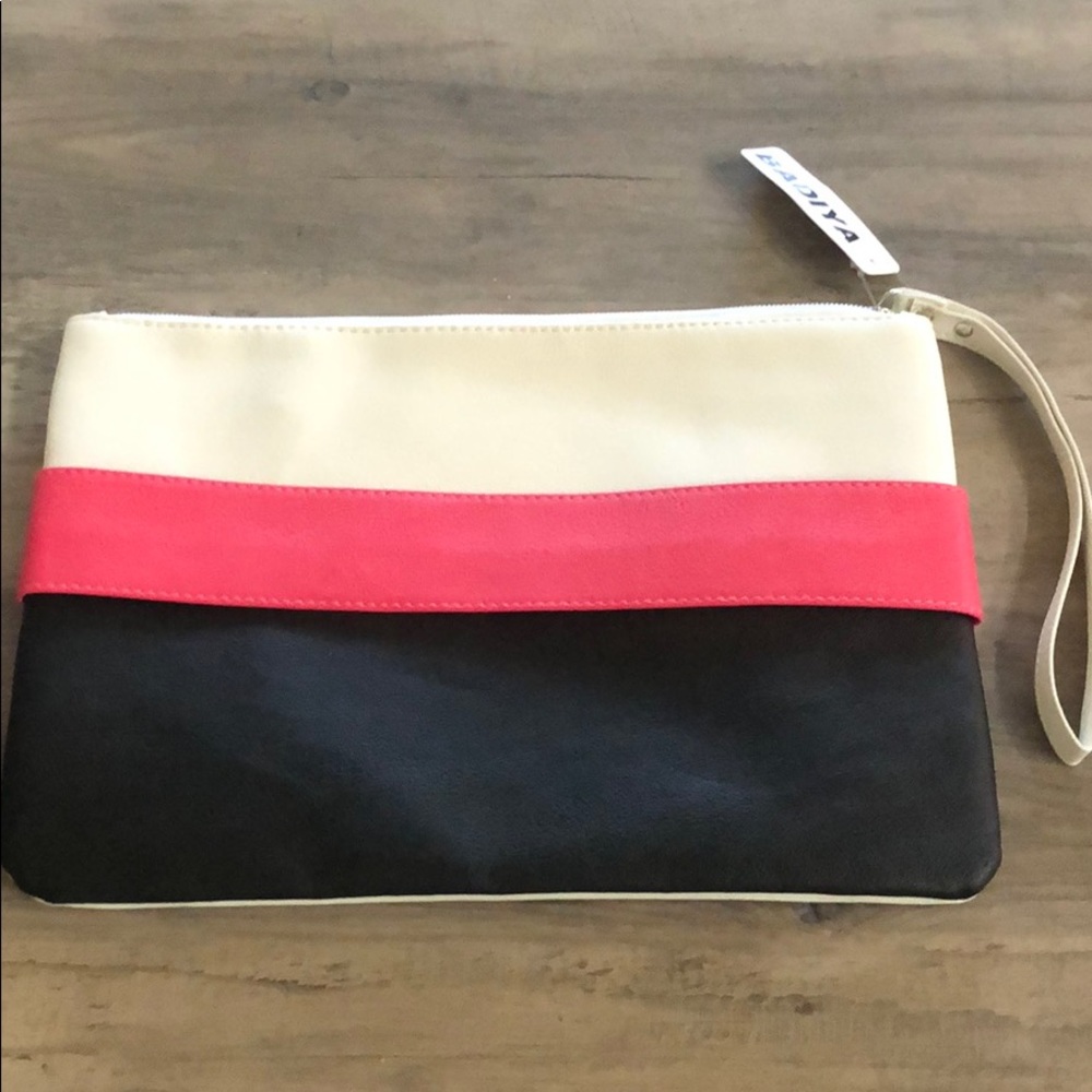 NWT clutch